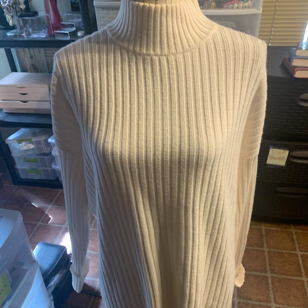 Loft White Sweater Women Size Medium Pullover